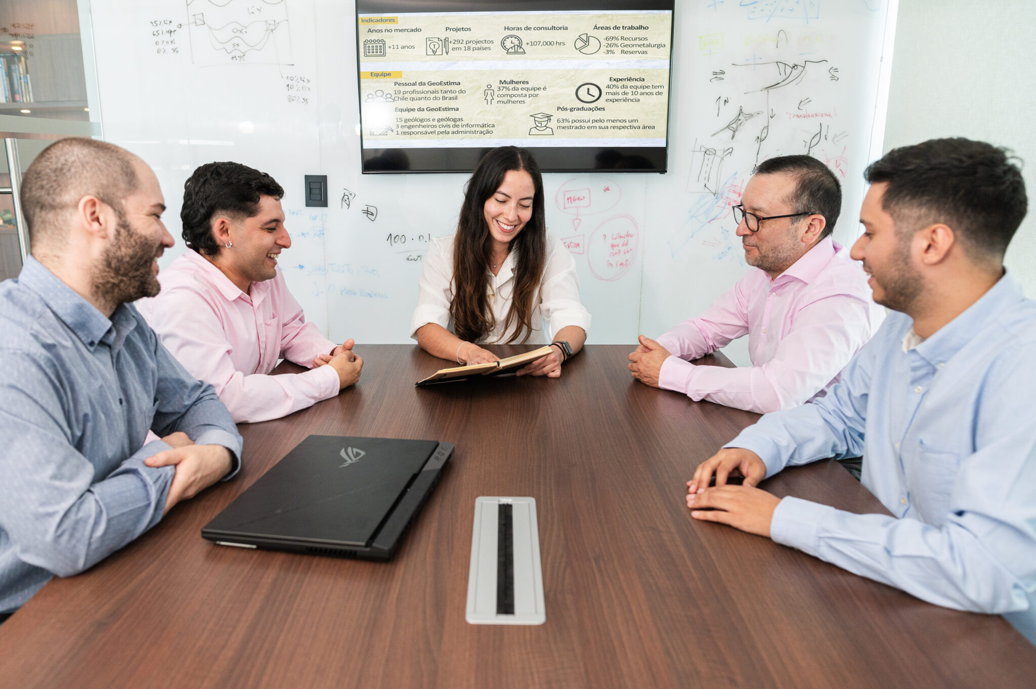 Equipo de geólogos e ingenieros de GeoEstima